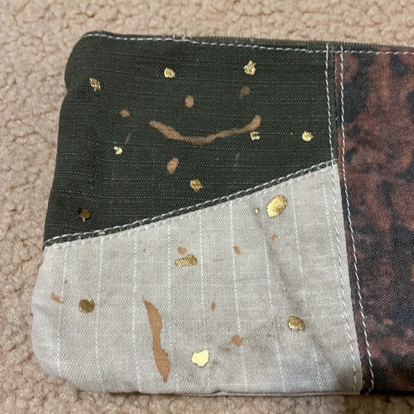 NWT Uchi Hattie Gold Splattered Canvas Wristlet Recycled Clutch Leather Metallic - Picture 9 of 12